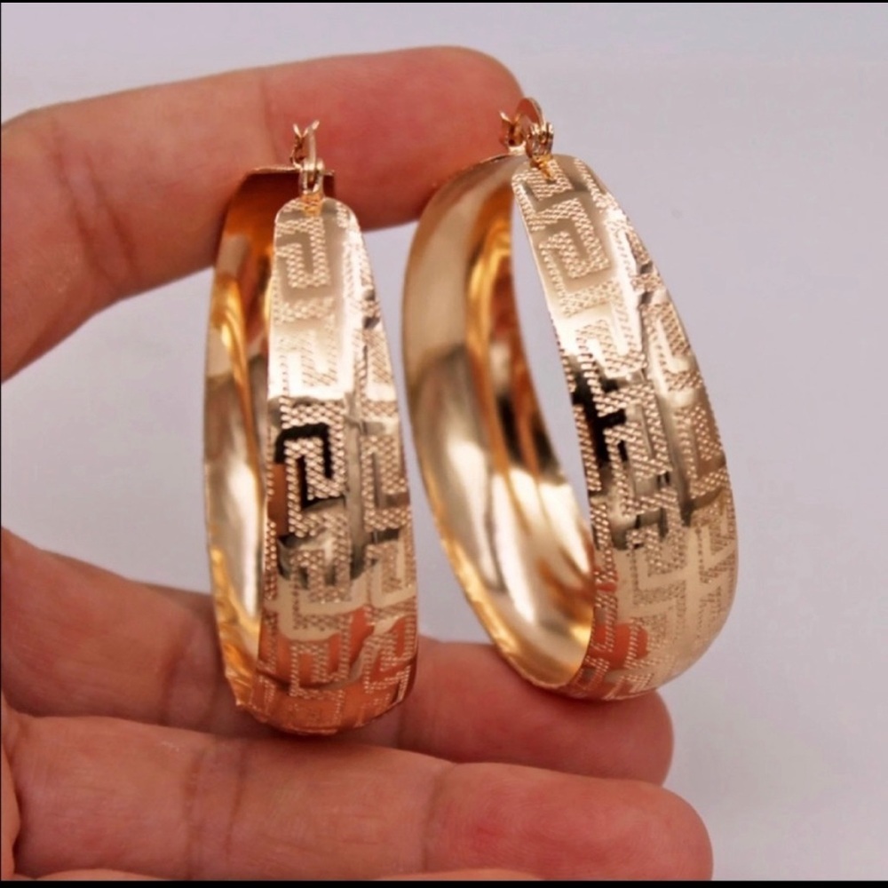 LUXURY BIG ROUND HOOP EARRINGS - Picture 5 of 6